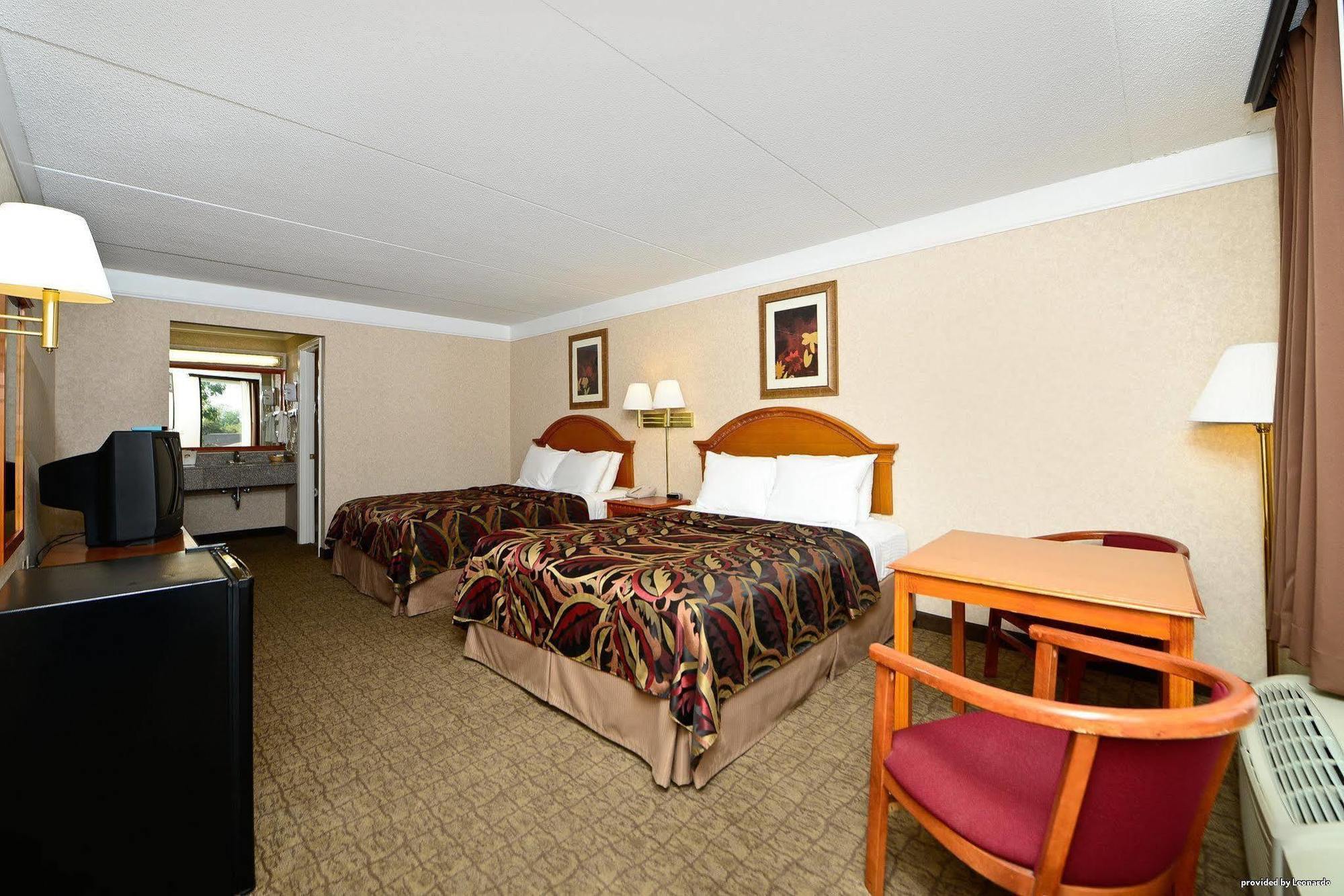 Days Inn By Wyndham Columbia Kentucky Room photo